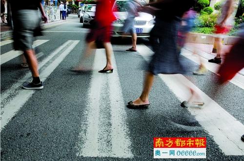 行人，请返回等候线