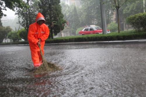 在风雨中使我感动的人