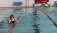 第一堂游泳课