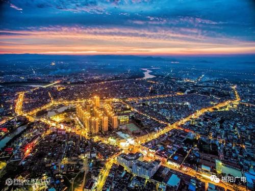 晚上寻找“空中城市”