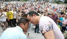 有趣的杯子传水接力赛