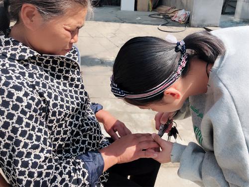 我剪了奶奶的指甲