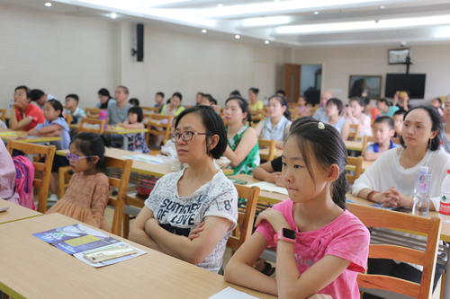 “诗歌与距离”与童年成长