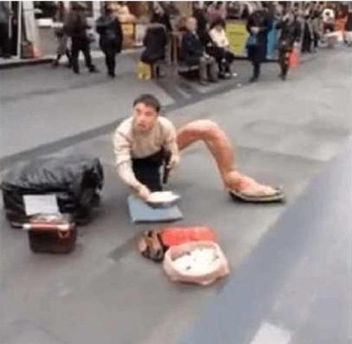 看见他