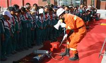 今天，我参观了消防队