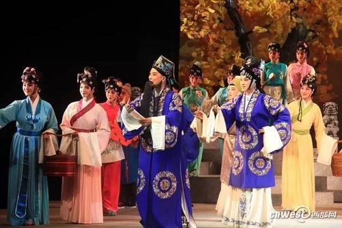 参加表演