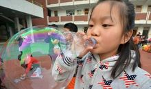 快乐的吹泡泡比赛