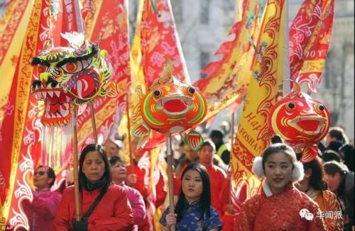 “多彩”校园庙会