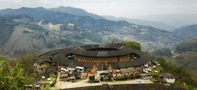 游览福建客家土楼