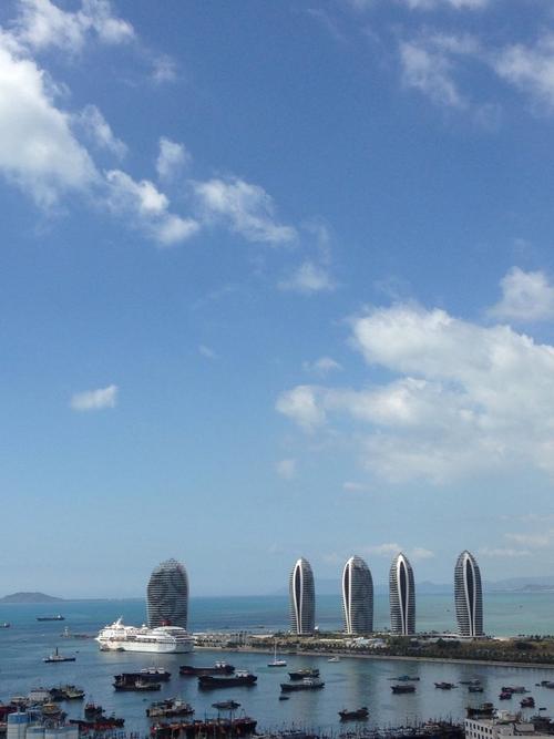 让人们快乐和忧虑的夏天