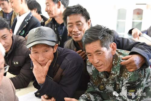 热心的村民