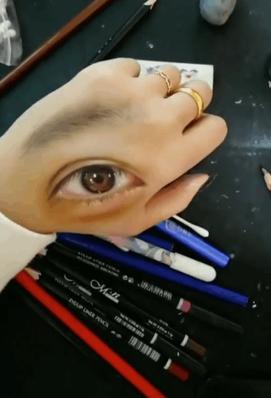 手上有“眼睛”