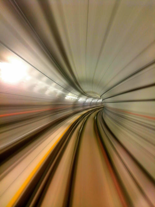 穿越时间的隧道