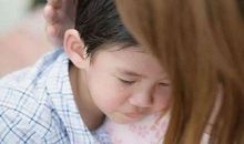 为父亲的手流泪