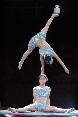 顶碗女孩