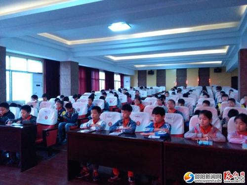 看这是我们的校园
