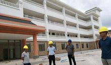 为穷且益坚的人鼓掌