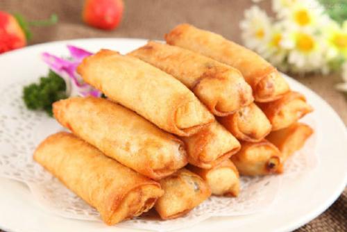 在春节吃春卷
