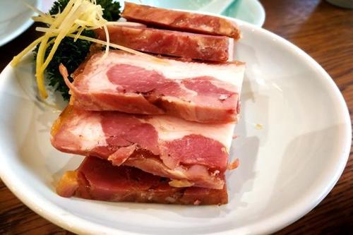 于治喝醉了一半，有点红晶肉