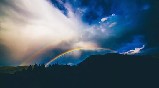 没有雨,有一个彩虹