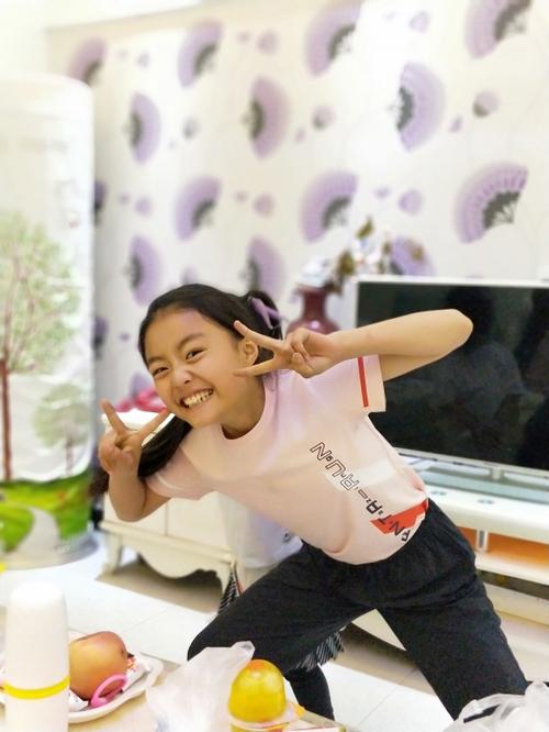 和你妹妹一起散步