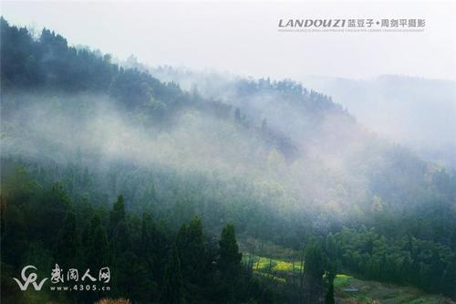 雨中最美丽的家乡