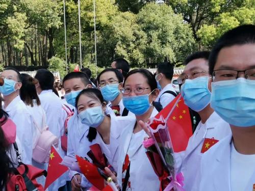 白色战士，你是一个当之无愧的英雄
