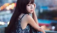 她走进了我的视线