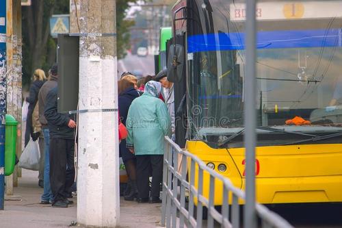 等公交车