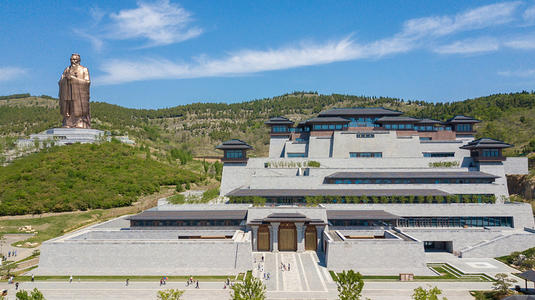 走进鼓舞人心的大学礼堂