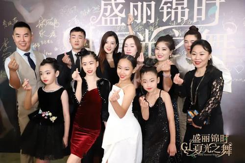 感谢爱情礼服来到我的青春