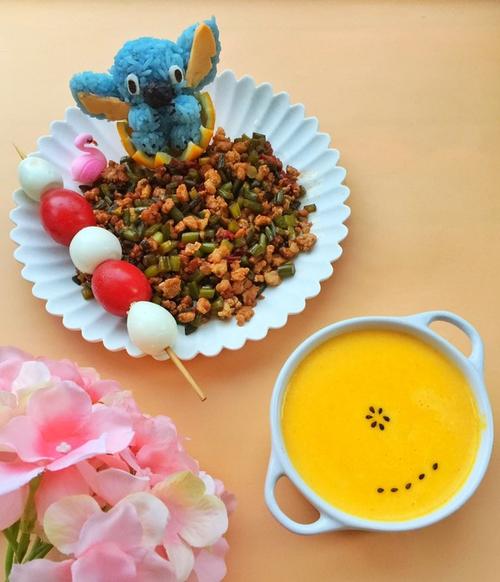 妈妈为我做早餐
