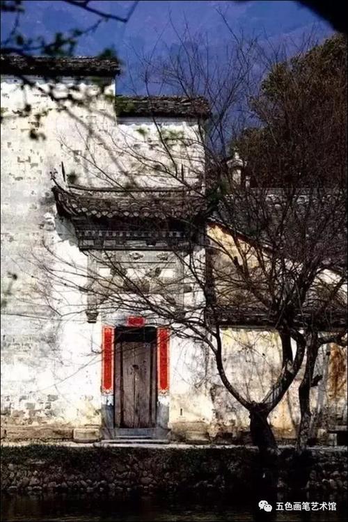 刻在白墙上有年