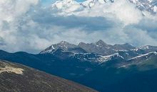 青春路上带着梦想前行