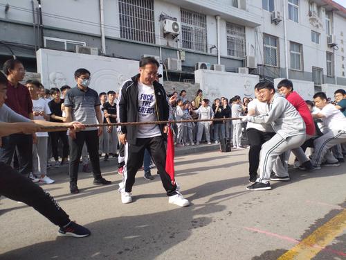 激动人心的拔河竞争