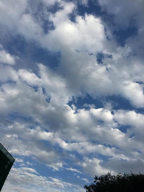 天空很蓝