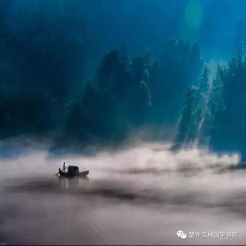在月光下凉爽