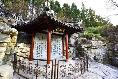 拿一块石头，李白阅读