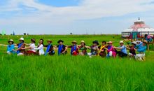 蒙古族牧民过“本命年”