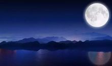 天空升起一轮明月