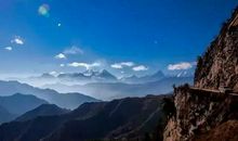 崎岖不平的青春路作文