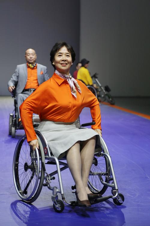 享受残疾之美