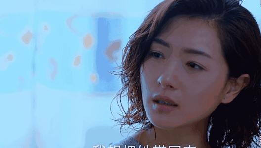 我身后的人用手