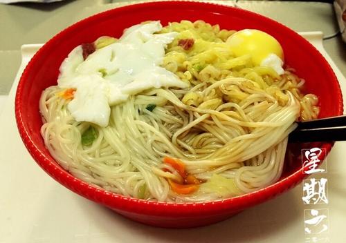 我学会了烹饪方便面。