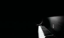 看黑白相间的琴键起舞