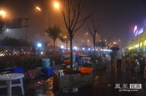 雨窗帘的时刻