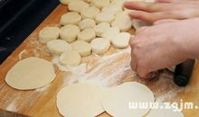 我学会了擀饺子皮
