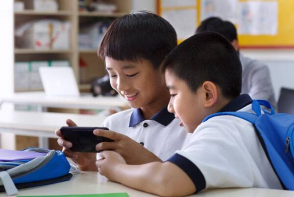 学生可以玩手机吗？