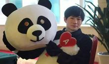 乐于助人的熊猫店主