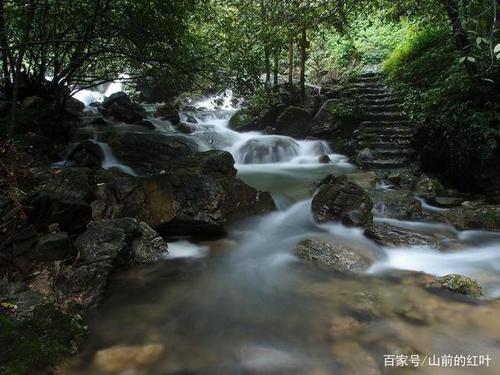 微弱的山景